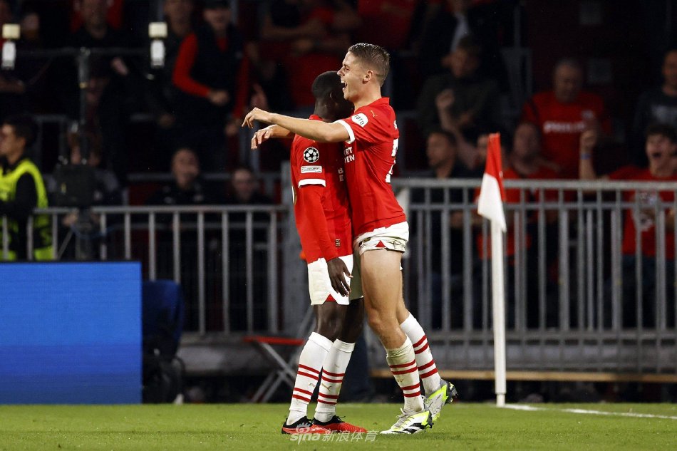 大幅拉开了 大幅拉开了