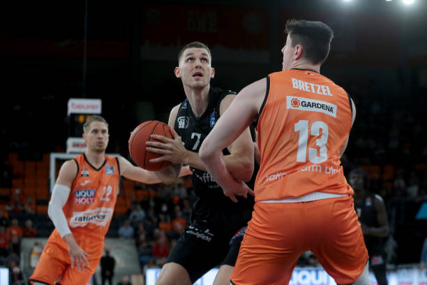 而是在紧张 而是在紧张